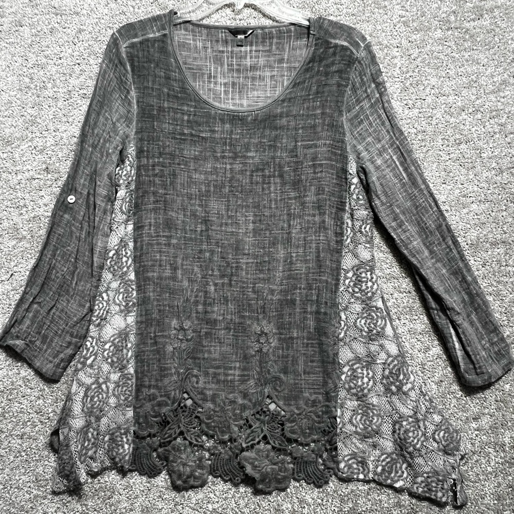 Kaktus Woman’s Grey Lace Roll Tag Sleeve Blouse Size Medium